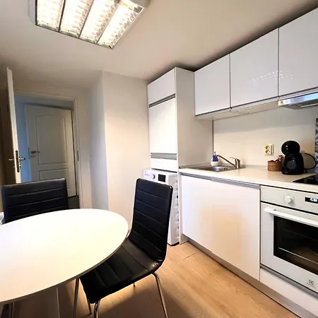 Elite Residence - Modern 2Br - Sleeps 6 - Free Parking *