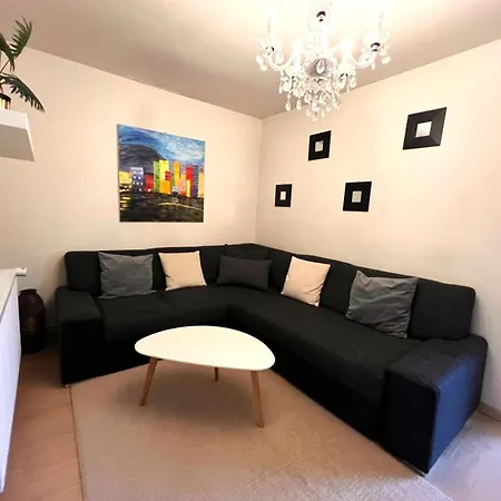 Elite Residence - Modern 2Br - Sleeps 6 - Free Parking Temeşvar